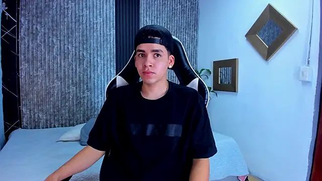 Snapshot of Mike_0233_ chatting on 19, 9, 2025 Mike 0233 online show from 19, 9, 2025