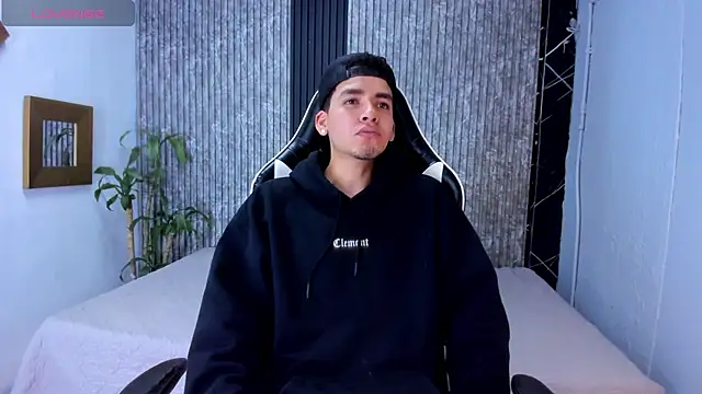 Snapshot of Mike_0233_ chatting on 27, 9, 2025 Mike 0233 online show from 27, 9, 2025