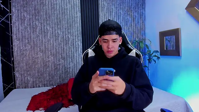 Snapshot of Mike_0233_ chatting on 1, 10, 2025 Mike 0233 online show from 1, 10, 2025