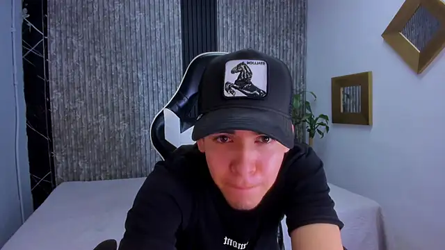 Snapshot of Mike_0233_ chatting on 7, 10, 2025 Mike 0233 online show from 7, 10, 2025