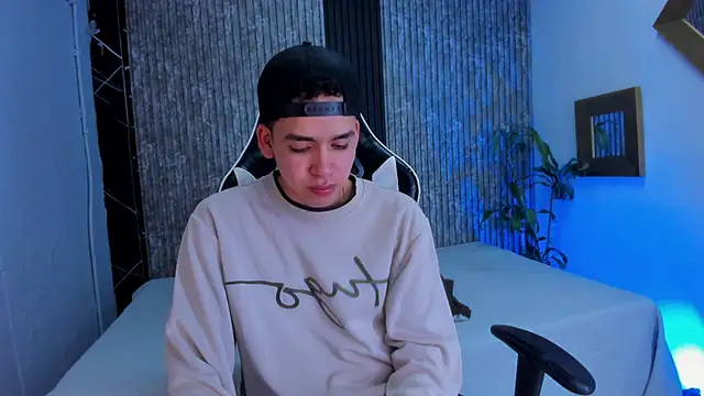 Snapshot of Mike_0233_ chatting on 8, 10, 2025 Mike 0233 online show from 8, 10, 2025