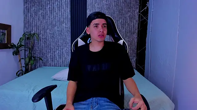 Snapshot of Mike_0233_ chatting on 10, 10, 2025 Mike 0233 online show from 10, 10, 2025