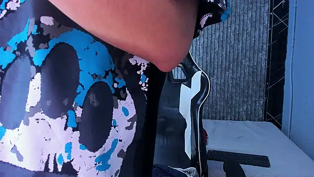 Snapshot of Mike_0233_ chatting on 17, 10, 2025 Mike 0233 online show from 17, 10, 2025