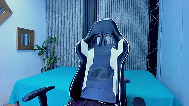 Snapshot of Mike_0233_ chatting on 31, 10, 2025 Mike 0233 online show from 31, 10, 2025