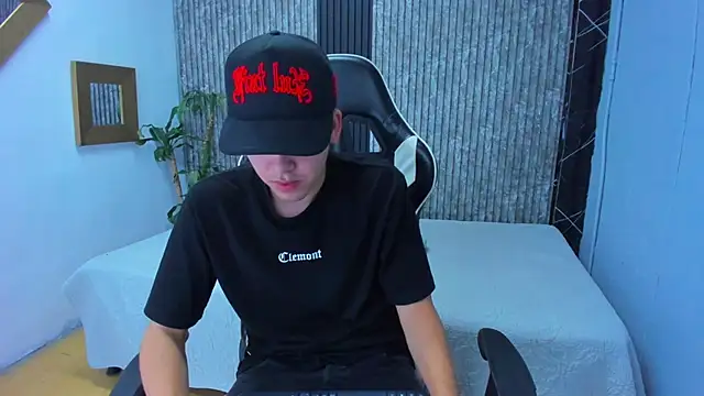 Snapshot of Mike_0233_ chatting on 1, 11, 2025 Mike 0233 online show from 1, 11, 2025