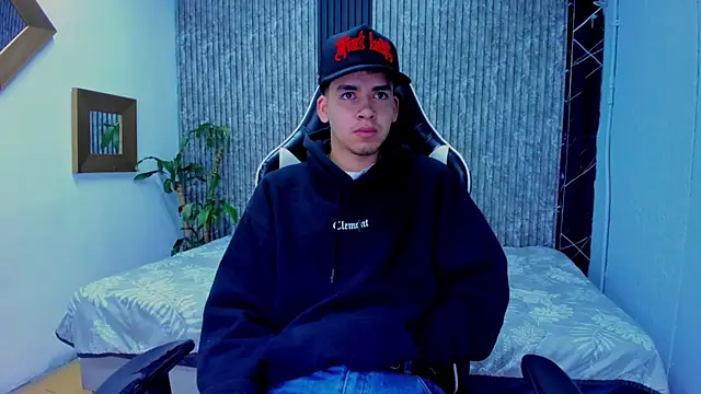 Snapshot of Mike_0233_ chatting on 16, 11, 2025 Mike 0233 online show from 16, 11, 2025