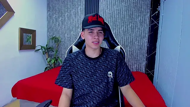 Snapshot of Mike_0233_ chatting on 18, 11, 2025 Mike 0233 online show from 18, 11, 2025