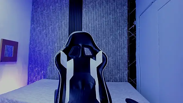 Snapshot of Mike_0233_ chatting on 25, 11, 2025 Mike 0233 online show from 25, 11, 2025