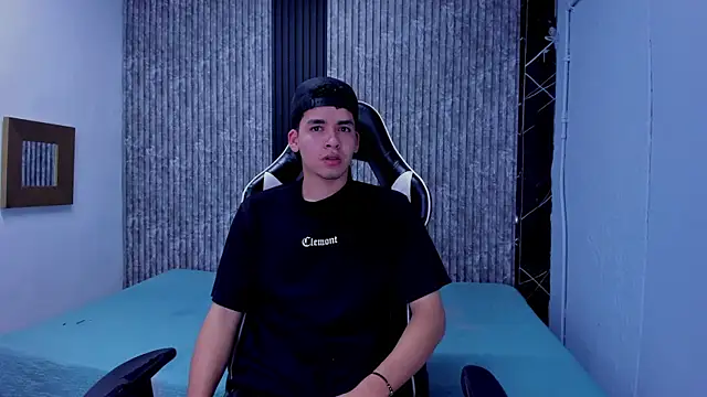 Snapshot of Mike_0233_ chatting on 27, 11, 2025 Mike 0233 online show from 27, 11, 2025