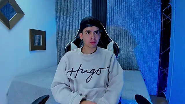 Snapshot of Mike_0233_ chatting on 3, 12, 2025 Mike 0233 online show from 3, 12, 2025