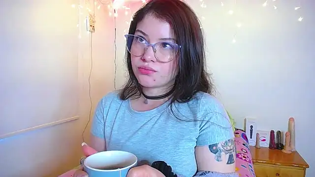 Snapshot of juli05star20 chatting on 5, 1, 2025 juli05star20 online show from 5, 1, 2025