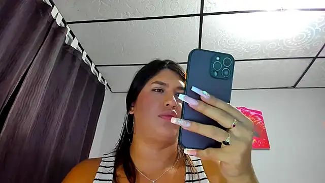 Snapshot of aleziiacam chatting on 16, 9, 2025 aleziiacam online show from 16, 9, 2025