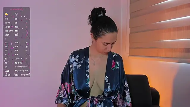 Snapshot of thaliacollins chatting on 2, 1, 2025 thaliacollins online show from 2, 1, 2025