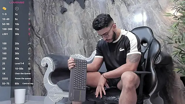 Snapshot of Liam_Kleiin chatting on 10, 1, 2025 Liam Kleiin online show from 10, 1, 2025