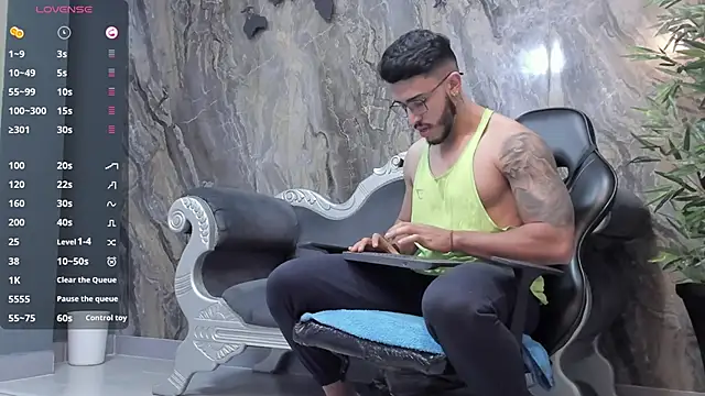 Snapshot of Liam_Kleiin chatting on 11, 1, 2025 Liam Kleiin online show from 11, 1, 2025