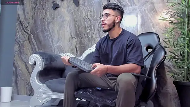 Snapshot of Liam_Kleiin chatting on 13, 1, 2025 Liam Kleiin online show from 13, 1, 2025