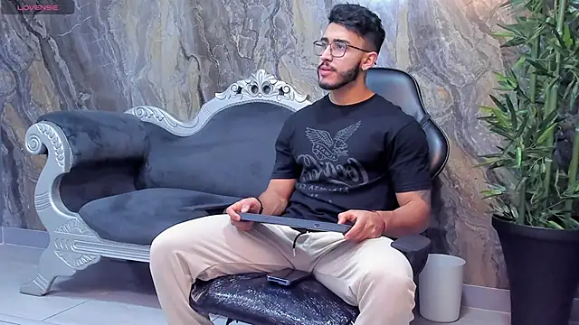 Snapshot of Liam_Kleiin chatting on 23, 1, 2025 Liam Kleiin online show from 23, 1, 2025