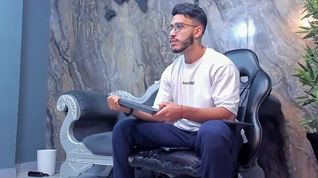 Snapshot of Liam_Kleiin chatting on 27, 1, 2025 Liam Kleiin online show from 27, 1, 2025