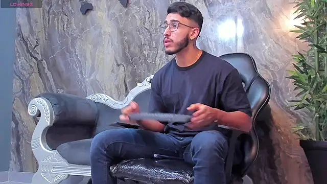 Snapshot of Liam_Kleiin chatting on 3, 2, 2025 Liam Kleiin online show from 3, 2, 2025