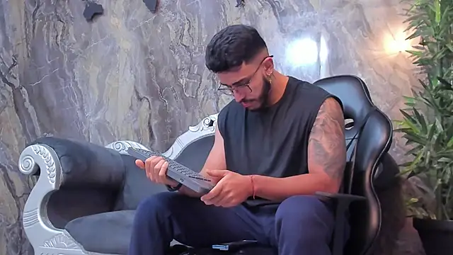 Snapshot of Liam_Kleiin chatting on 7, 2, 2025 Liam Kleiin online show from 7, 2, 2025