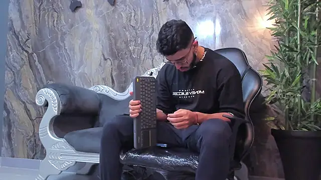 Snapshot of Liam_Kleiin chatting on 8, 2, 2025 Liam Kleiin online show from 8, 2, 2025