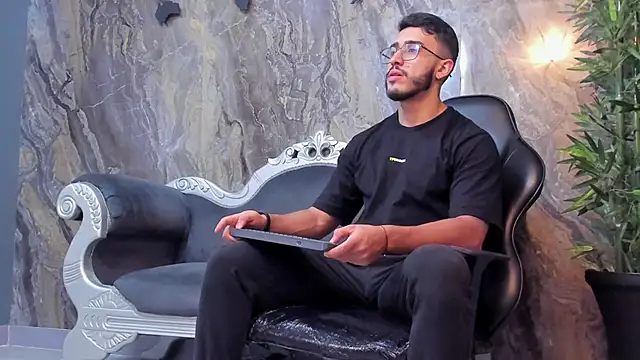 Snapshot of Liam_Kleiin chatting on 11, 2, 2025 Liam Kleiin online show from 11, 2, 2025