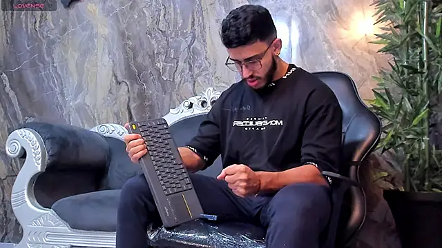 Snapshot of Liam_Kleiin chatting on 15, 2, 2025 Liam Kleiin online show from 15, 2, 2025