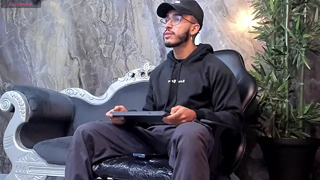 Snapshot of Liam_Kleiin chatting on 17, 2, 2025 Liam Kleiin online show from 17, 2, 2025