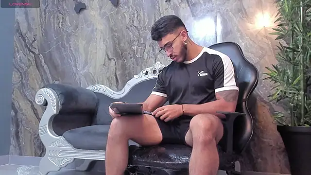 Snapshot of Liam_Kleiin chatting on 24, 2, 2025 Liam Kleiin online show from 24, 2, 2025