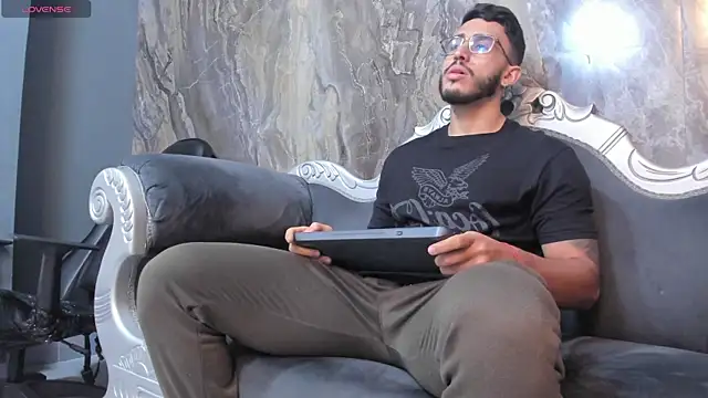 Snapshot of Liam_Kleiin chatting on 26, 2, 2025 Liam Kleiin online show from 26, 2, 2025