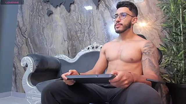 Snapshot of Liam_Kleiin chatting on 27, 2, 2025 Liam Kleiin online show from 27, 2, 2025