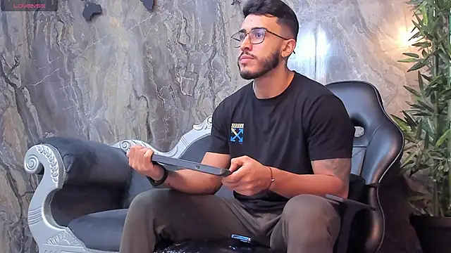 Snapshot of Liam_Kleiin chatting on 1, 3, 2025 Liam Kleiin online show from 1, 3, 2025