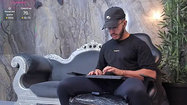 Snapshot of Liam_Kleiin chatting on 4, 3, 2025 Liam Kleiin online show from 4, 3, 2025