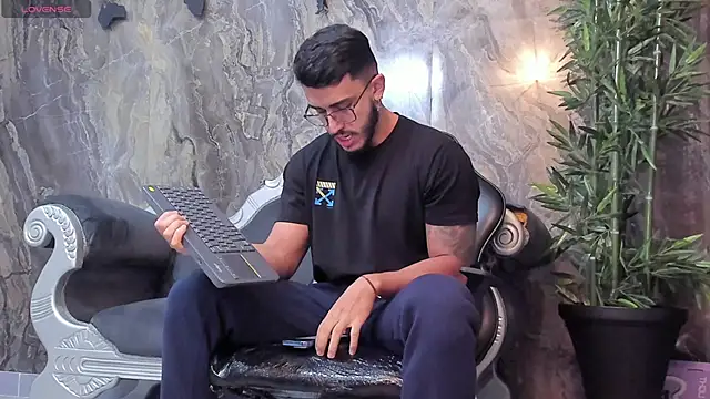 Snapshot of Liam_Kleiin chatting on 6, 3, 2025 Liam Kleiin online show from 6, 3, 2025