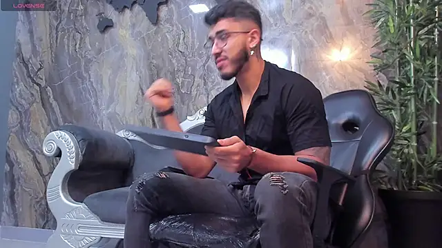 Snapshot of Liam_Kleiin chatting on 8, 3, 2025 Liam Kleiin online show from 8, 3, 2025