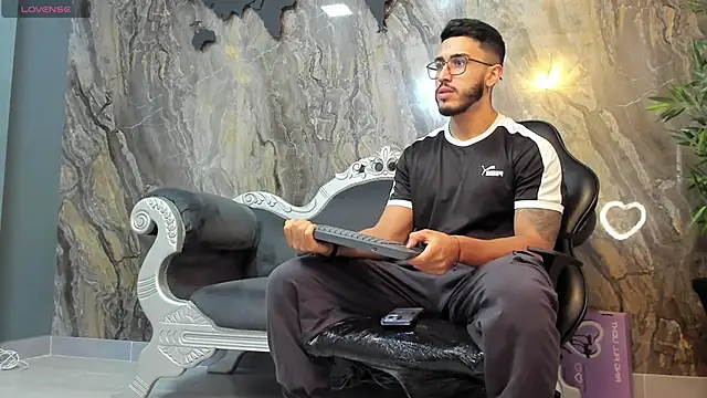 Snapshot of Liam_Kleiin chatting on 10, 3, 2025 Liam Kleiin online show from 10, 3, 2025