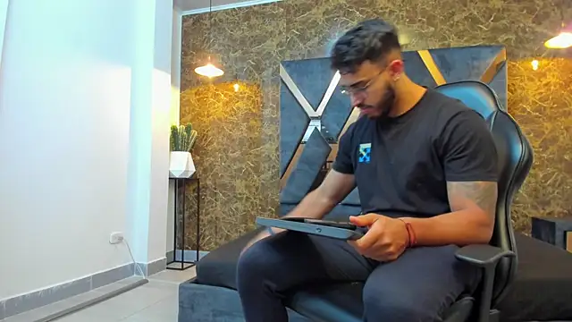 Snapshot of Liam_Kleiin chatting on 10, 9, 2025 Liam Kleiin online show from 10, 9, 2025