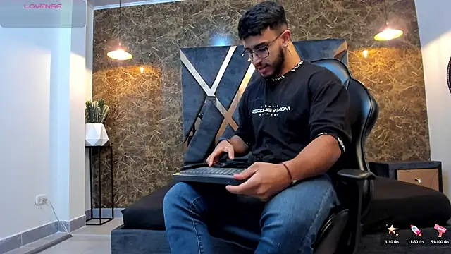 Snapshot of Liam_Kleiin chatting on 11, 9, 2025 Liam Kleiin online show from 11, 9, 2025