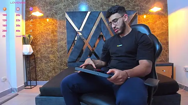 Snapshot of Liam_Kleiin chatting on 12, 9, 2025 Liam Kleiin online show from 12, 9, 2025