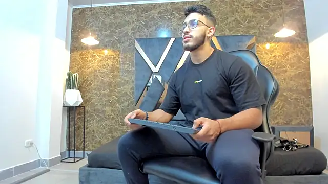 Snapshot of Liam_Kleiin chatting on 15, 9, 2025 Liam Kleiin online show from 15, 9, 2025