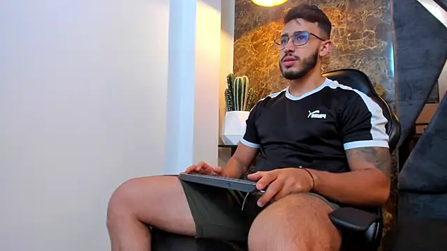 Snapshot of Liam_Kleiin chatting on 16, 9, 2025 Liam Kleiin online show from 16, 9, 2025