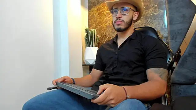 Snapshot of Liam_Kleiin chatting on 18, 9, 2025 Liam Kleiin online show from 18, 9, 2025