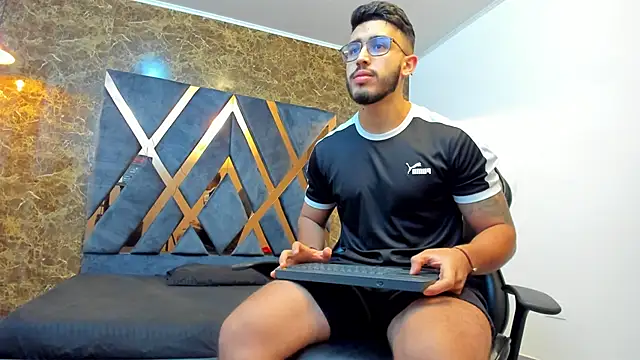 Snapshot of Liam_Kleiin chatting on 26, 9, 2025 Liam Kleiin online show from 26, 9, 2025