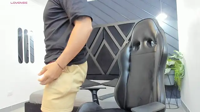 Snapshot of Liam_Kleiin chatting on 30, 9, 2025 Liam Kleiin online show from 30, 9, 2025