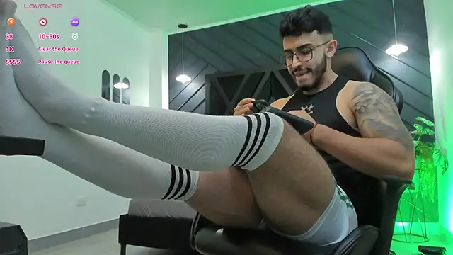 Snapshot of Liam_Kleiin chatting on 6, 10, 2025 Liam Kleiin online show from 6, 10, 2025