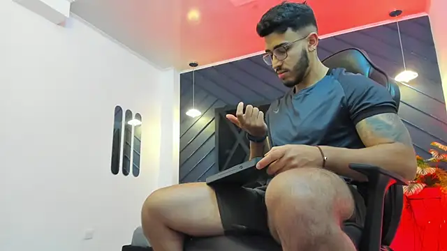 Snapshot of Liam_Kleiin chatting on 7, 10, 2025 Liam Kleiin online show from 7, 10, 2025