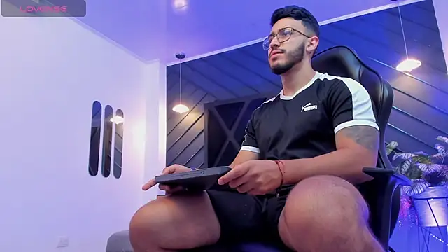 Snapshot of Liam_Kleiin chatting on 10, 10, 2025 Liam Kleiin online show from 10, 10, 2025