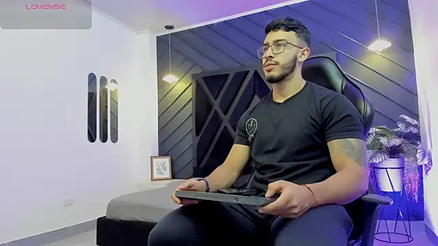 Snapshot of Liam_Kleiin chatting on 11, 10, 2025 Liam Kleiin online show from 11, 10, 2025