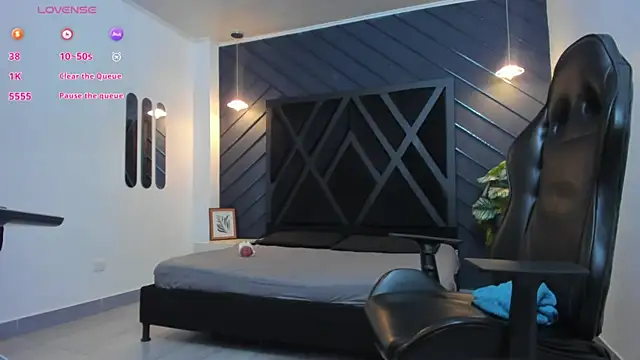 Snapshot of Liam_Kleiin chatting on 18, 10, 2025 Liam Kleiin online show from 18, 10, 2025