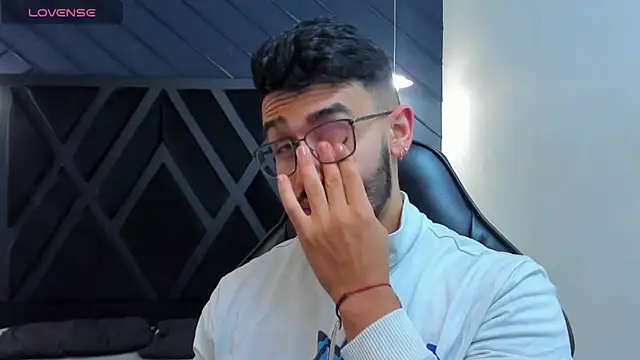 Snapshot of Liam_Kleiin chatting on 20, 10, 2025 Liam Kleiin online show from 20, 10, 2025